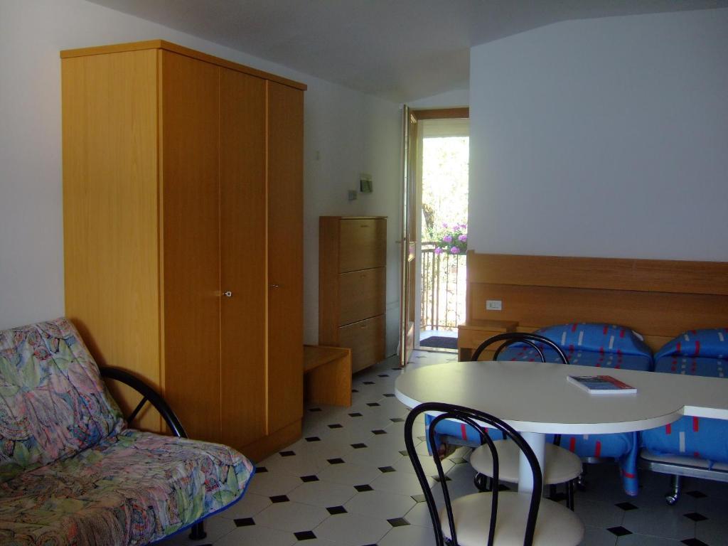 Residence San Vito Бренцоне сул Гарда Стая снимка