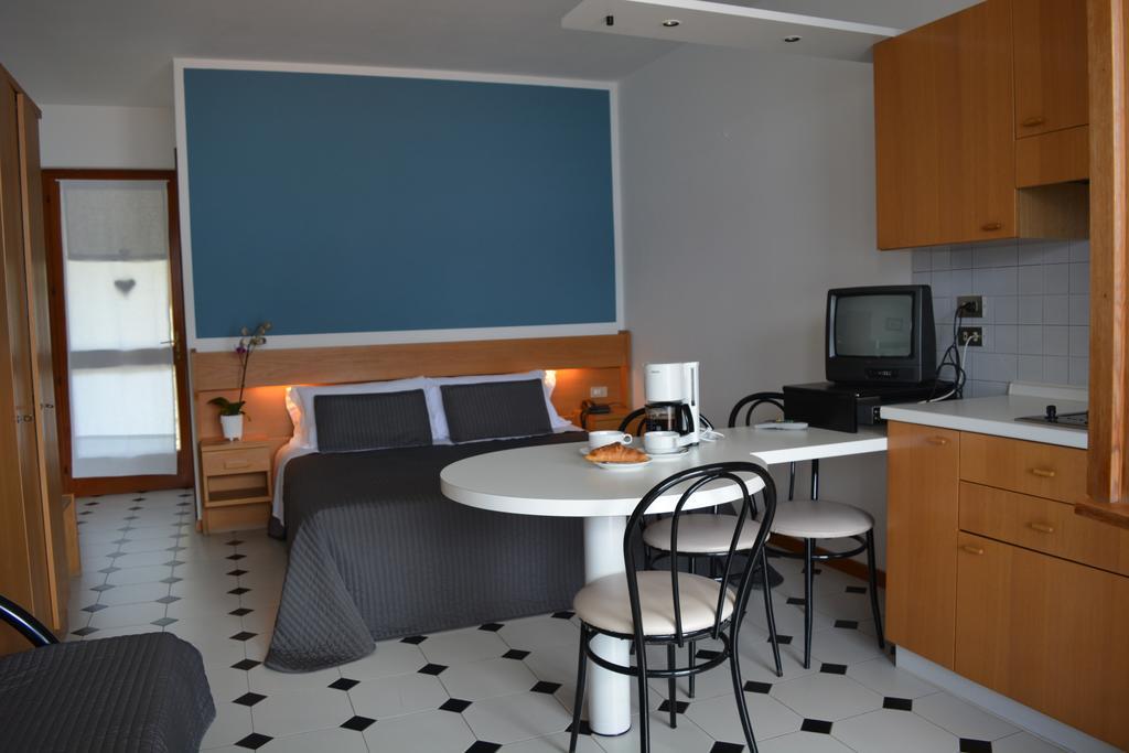 Residence San Vito Бренцоне сул Гарда Екстериор снимка