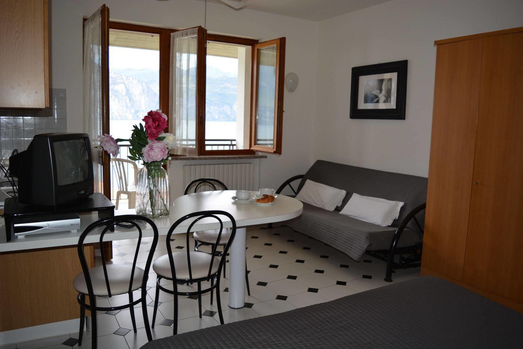 Residence San Vito Бренцоне сул Гарда Екстериор снимка