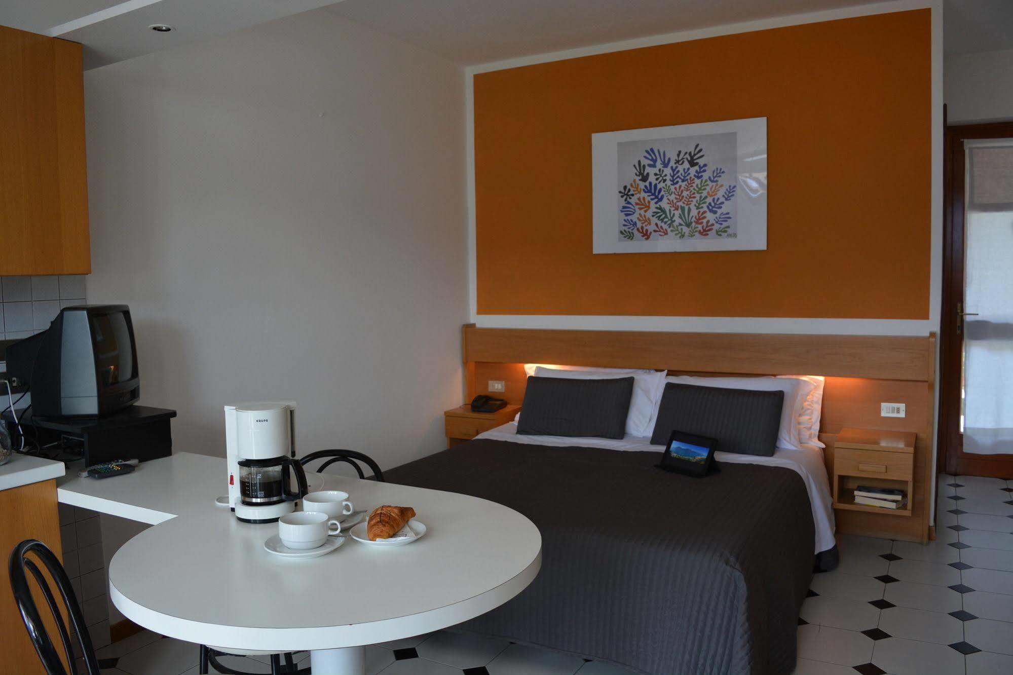 Residence San Vito Бренцоне сул Гарда Екстериор снимка