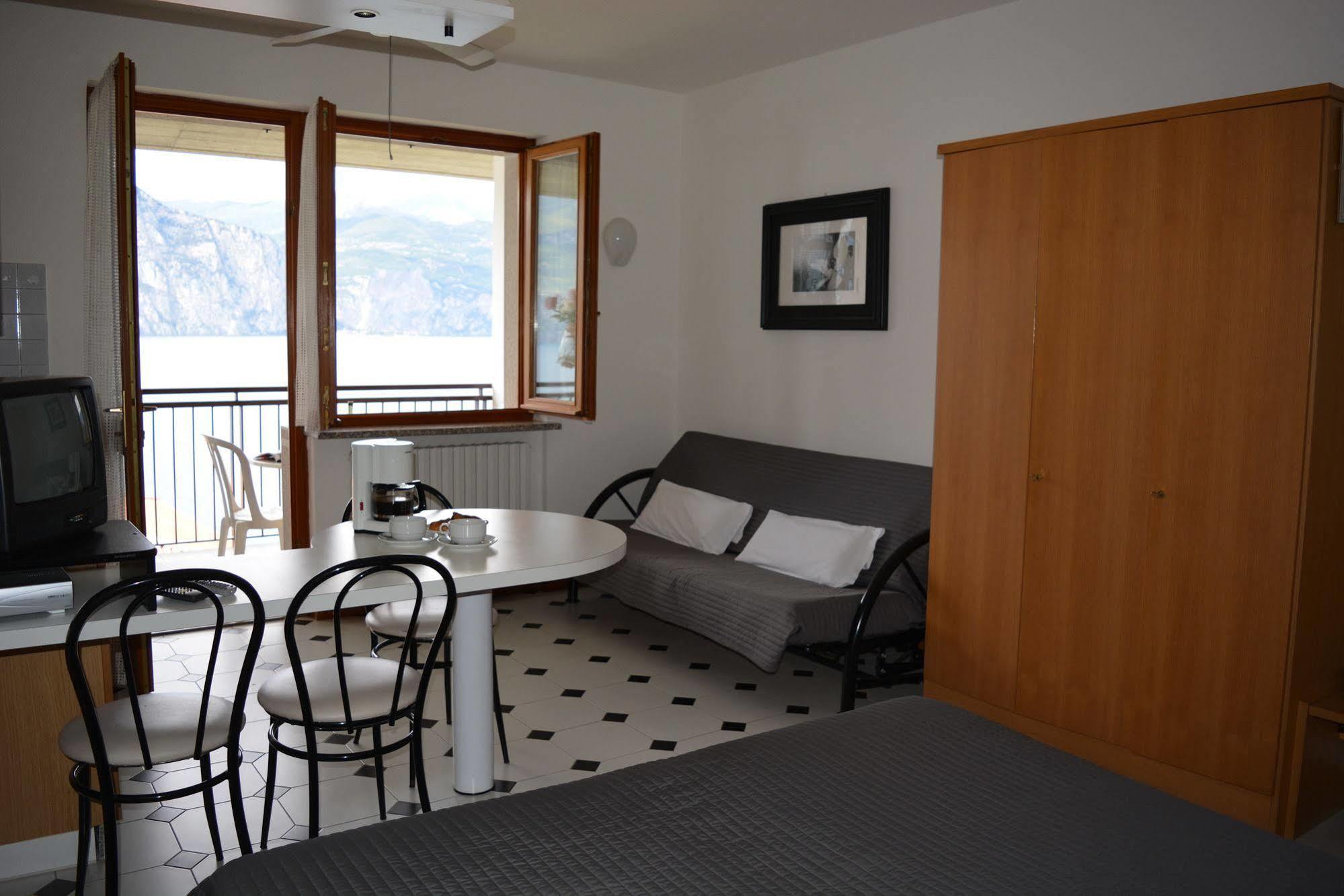Residence San Vito Бренцоне сул Гарда Екстериор снимка