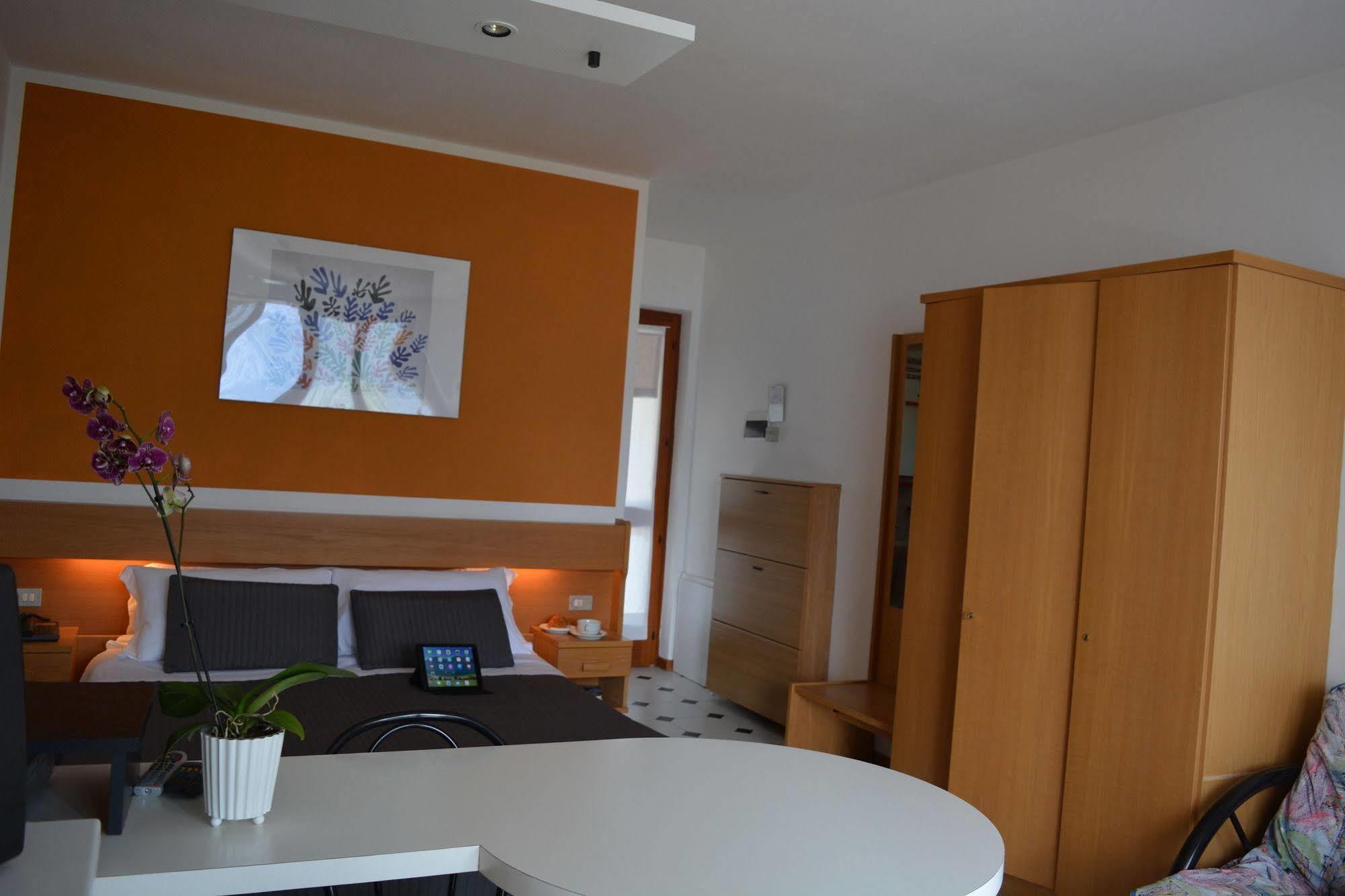 Residence San Vito Бренцоне сул Гарда Екстериор снимка