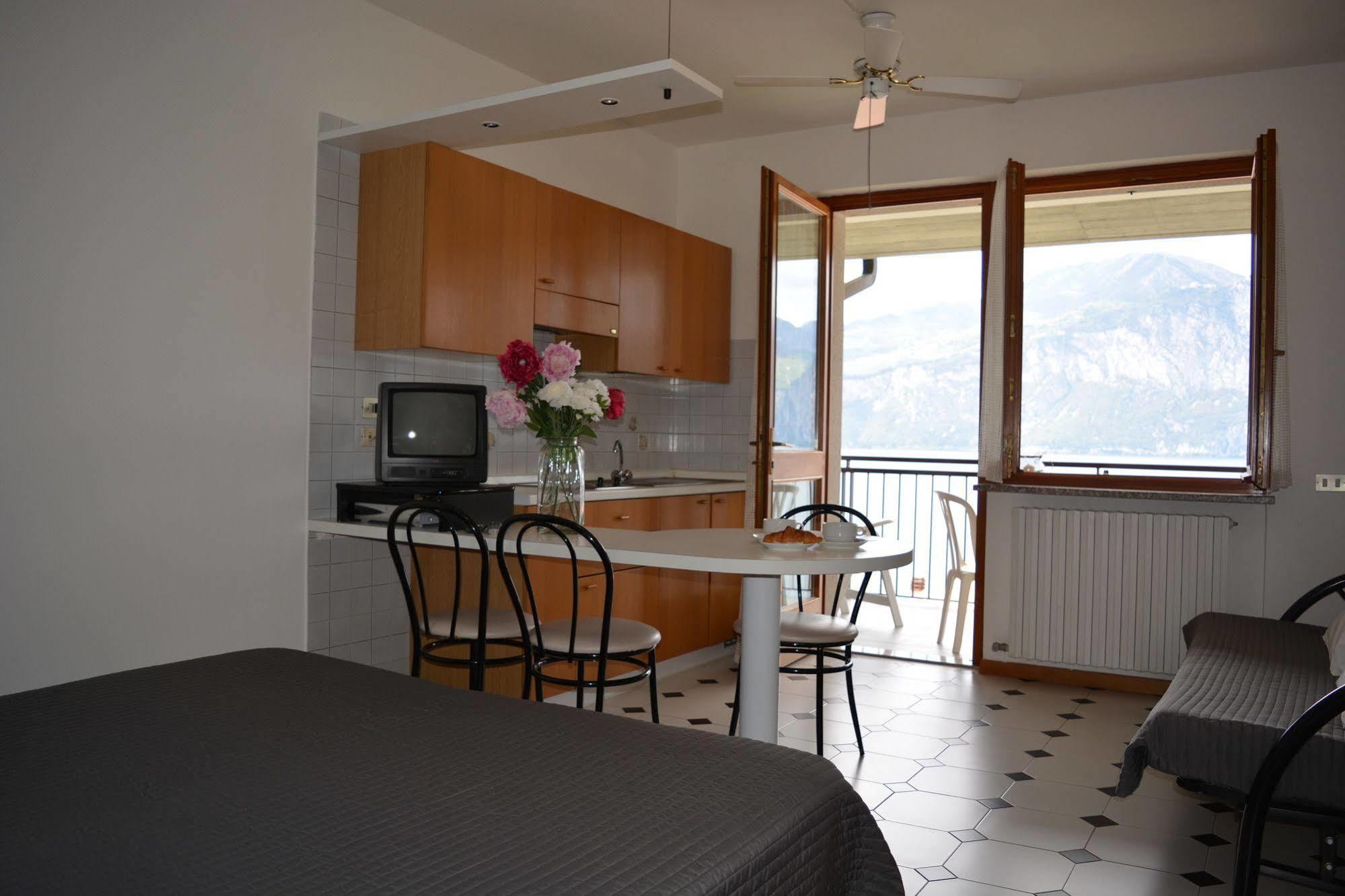 Residence San Vito Бренцоне сул Гарда Екстериор снимка