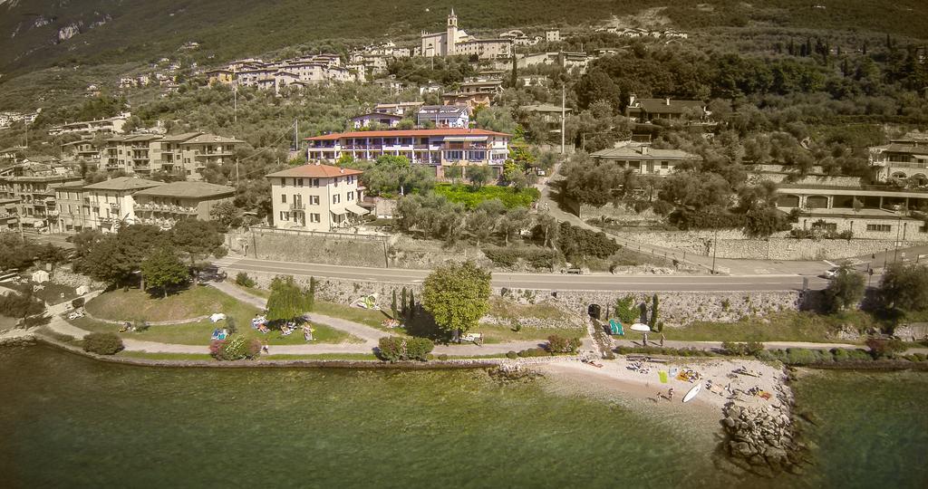 Residence San Vito Бренцоне сул Гарда Екстериор снимка